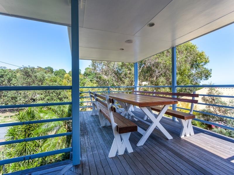 11 Booran Street, Point Lookout QLD 4183