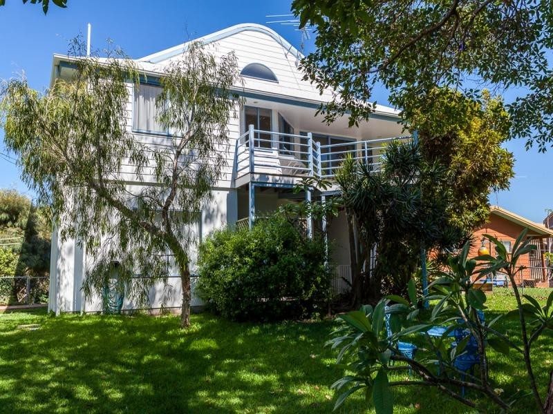 11 Booran Street, Point Lookout QLD 4183