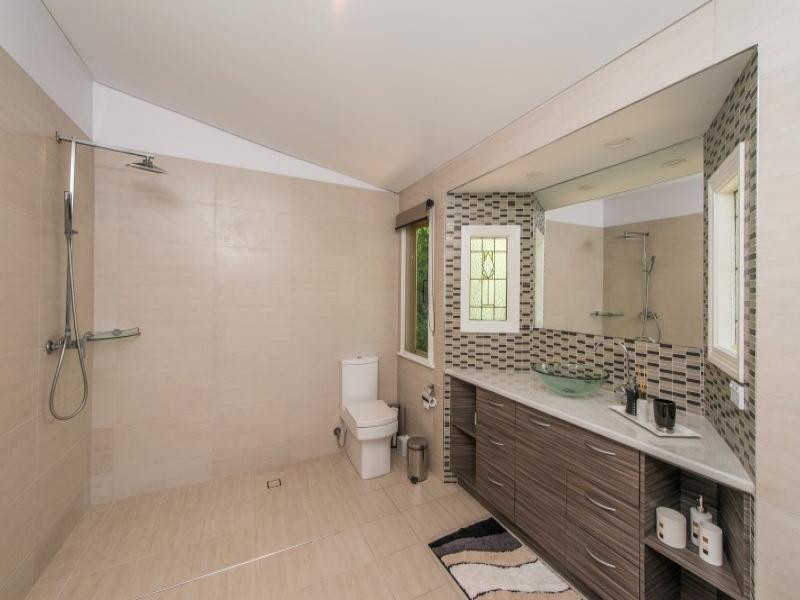 15 Billa Street, Point Lookout QLD 4183