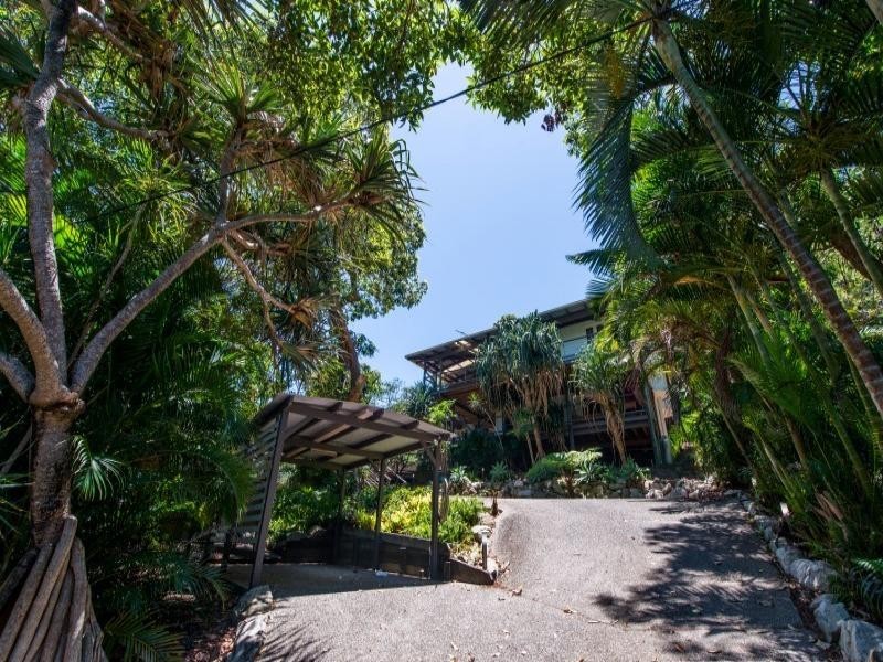 15 Billa Street, Point Lookout QLD 4183