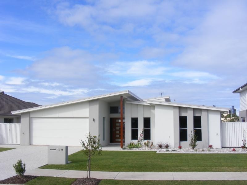 19 Whitehaven Way, Pelican Waters QLD 4551