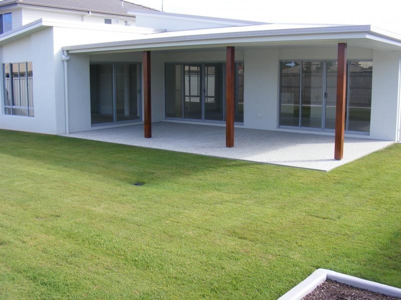 19 Whitehaven Way, Pelican Waters QLD 4551