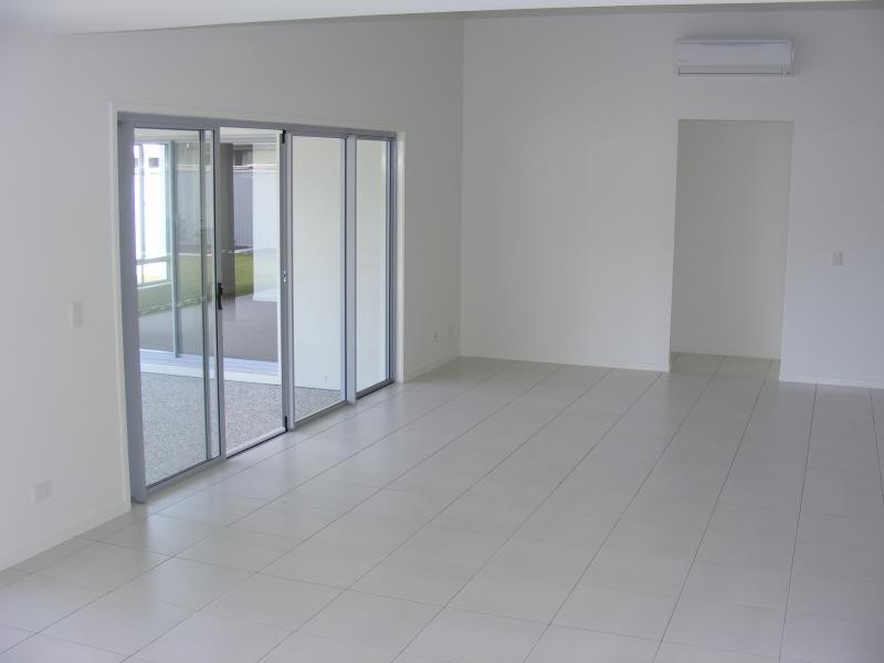 19 Whitehaven Way, Pelican Waters QLD 4551