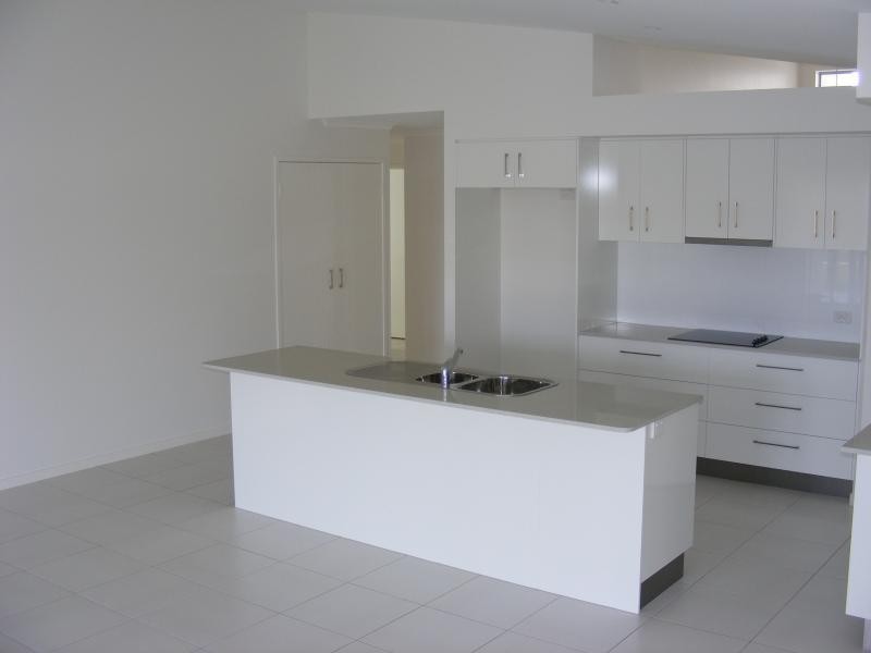 19 Whitehaven Way, Pelican Waters QLD 4551