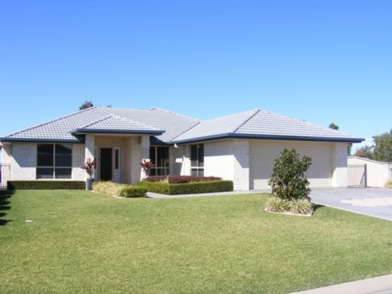 4 Rutherford Place, Pelican Waters QLD 4551
