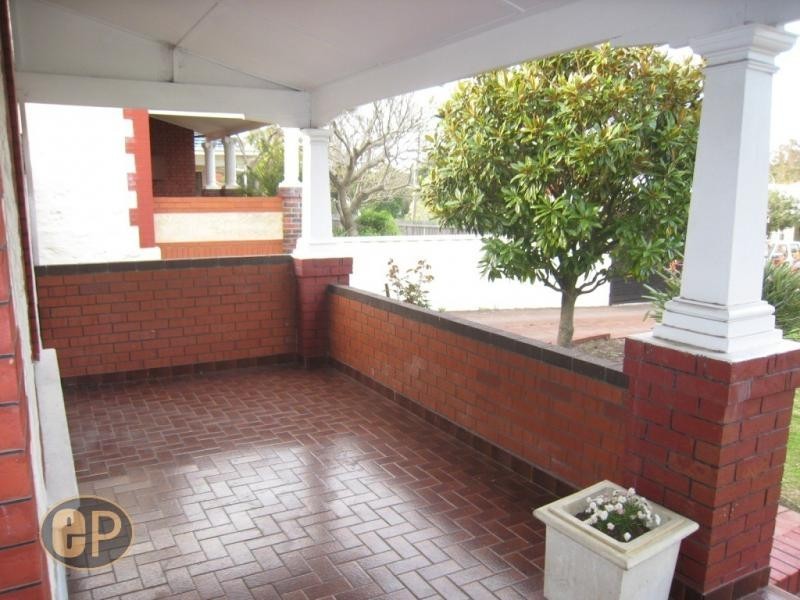 9 Loukes Street, Fremantle WA 6160