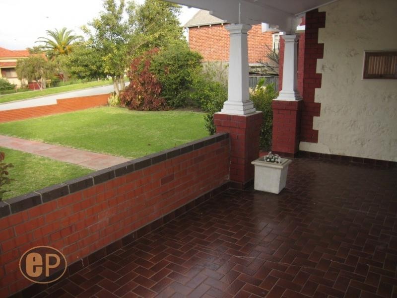 9 Loukes Street, Fremantle WA 6160