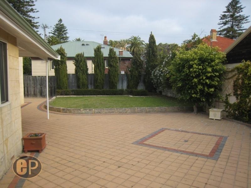 9 Loukes Street, Fremantle WA 6160
