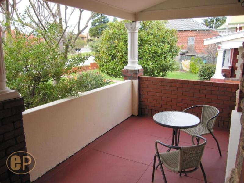 7 Loukes Street, Fremantle WA 6160