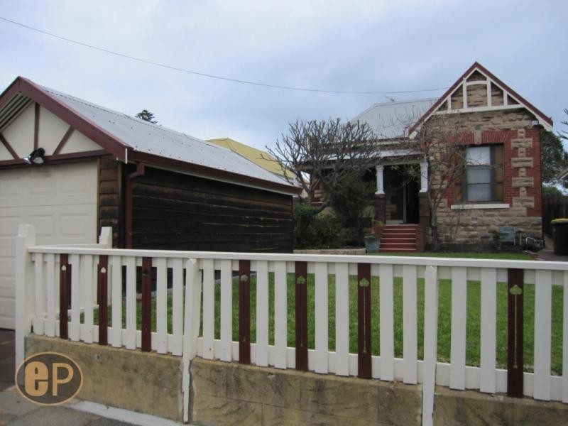 7 Loukes Street, Fremantle WA 6160