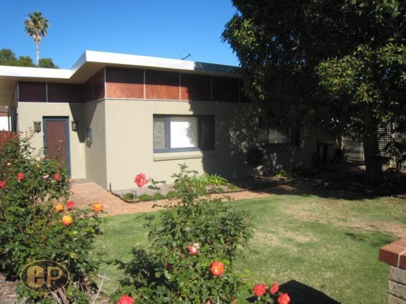 102 Kitchener Road, Alfred Cove WA 6154