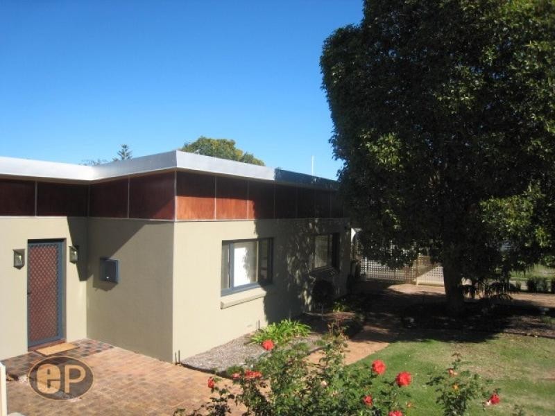 102 Kitchener Road, Alfred Cove WA 6154
