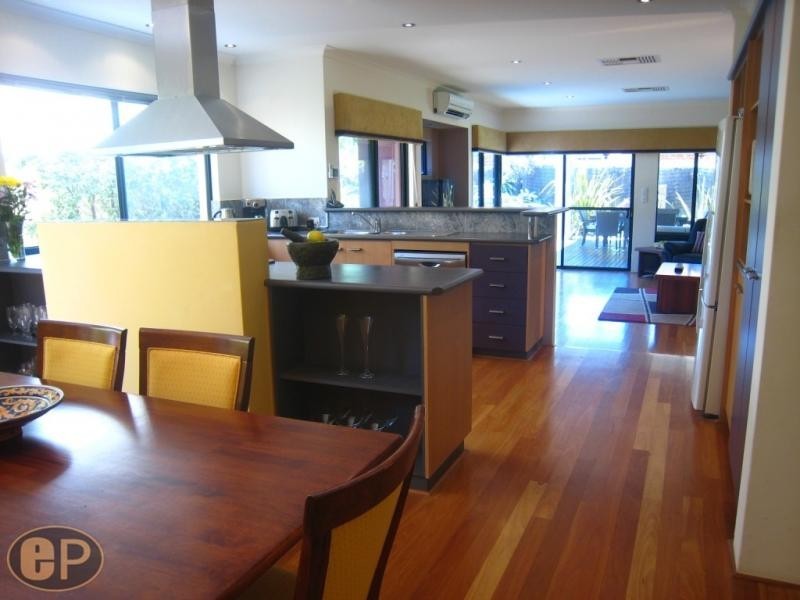 32 Gillon Street, Como WA 6152