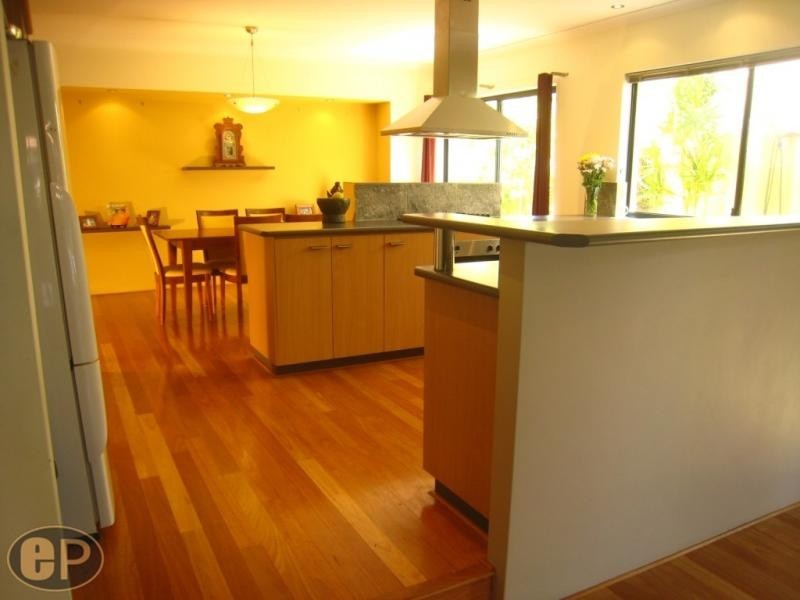 32 Gillon Street, Como WA 6152