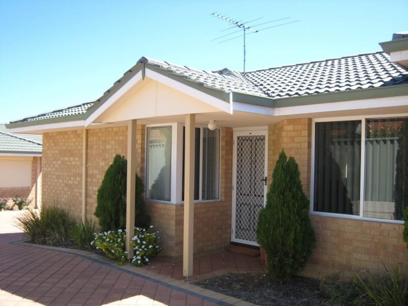 2/12 Kanimbla Road, Bicton WA 6157