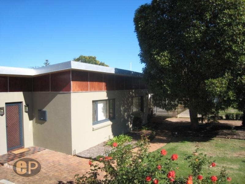 102 Kitchener Road, Alfred Cove WA 6154