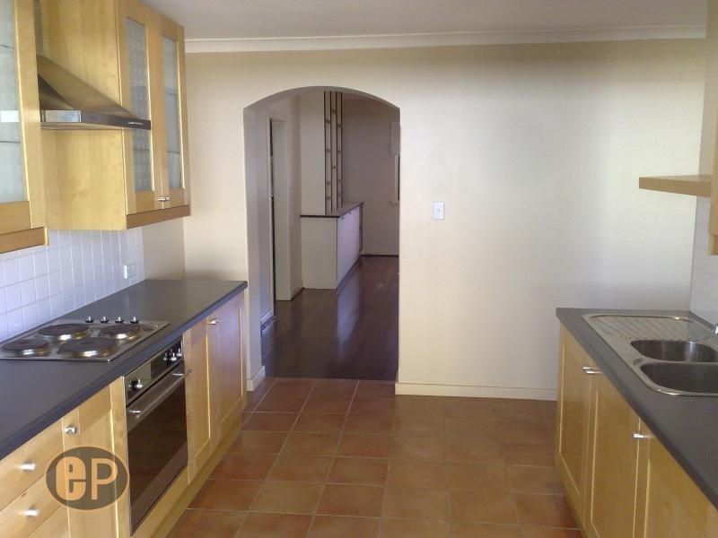 102 Kitchener Road, Alfred Cove WA 6154