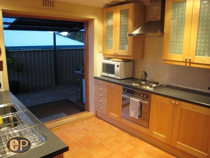 102 Kitchener Road, Alfred Cove WA 6154