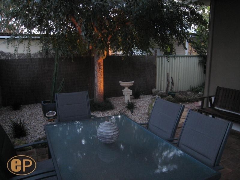 102 Kitchener Road, Alfred Cove WA 6154