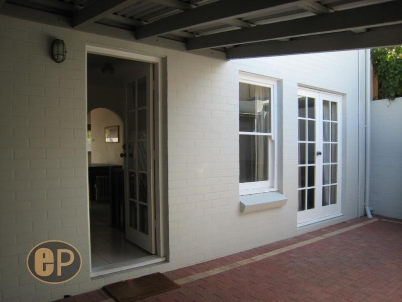 2A Russell Street, Fremantle WA 6160