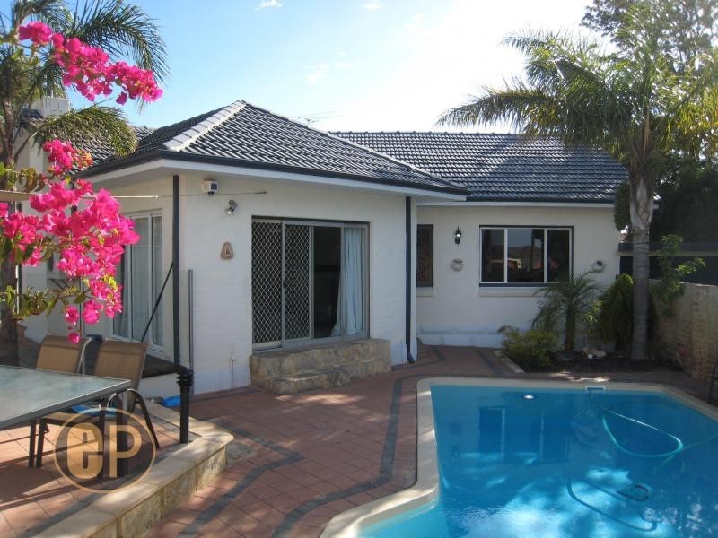 88 Redwood Crescent, Melville WA 6156