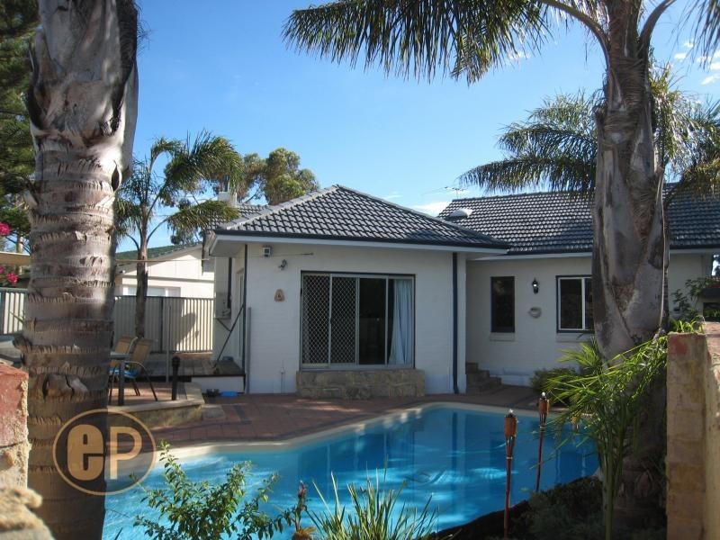 88 Redwood Crescent, Melville WA 6156