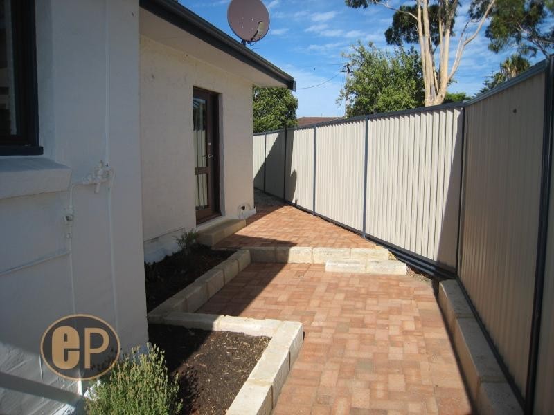 88 Redwood Crescent, Melville WA 6156