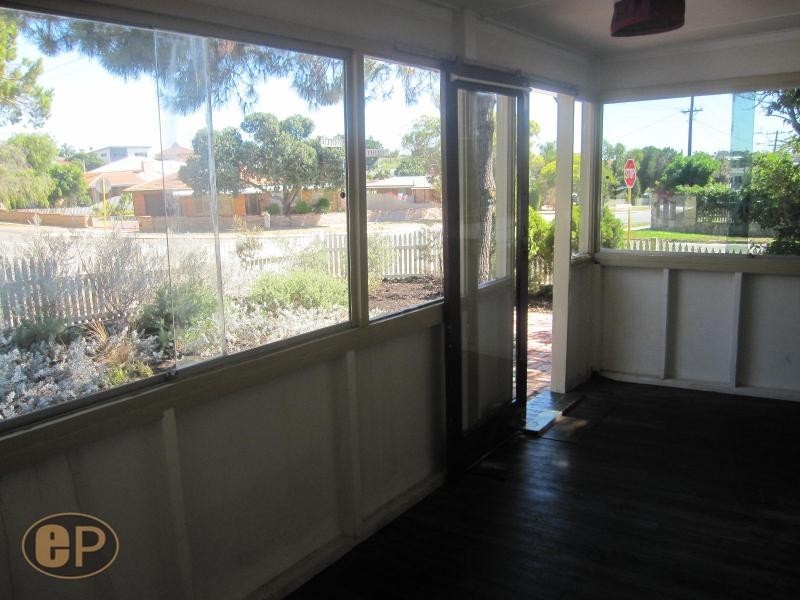 132 Lefroy Road, Beaconsfield WA 6162