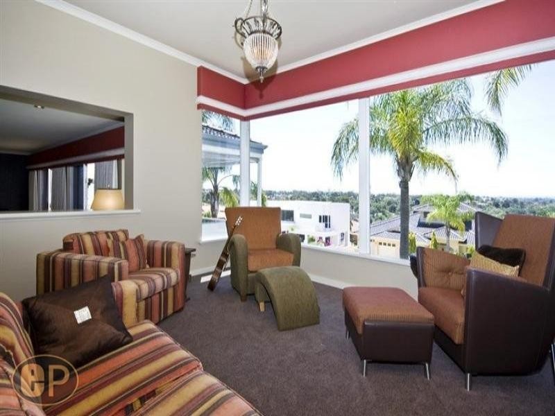36 Whitfeld terrace, Winthrop WA 6150