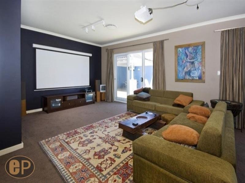 36 Whitfeld terrace, Winthrop WA 6150