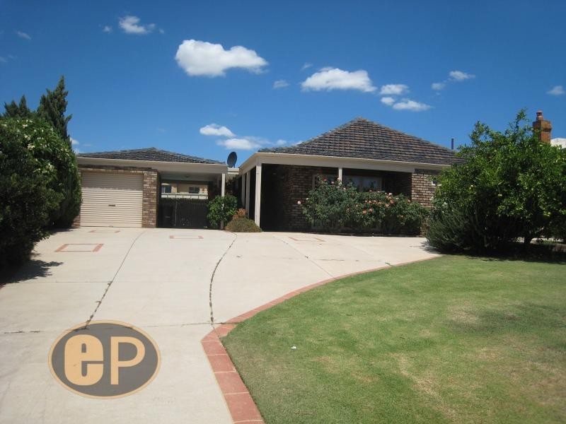 25 Campion Crescent, Attadale WA 6156