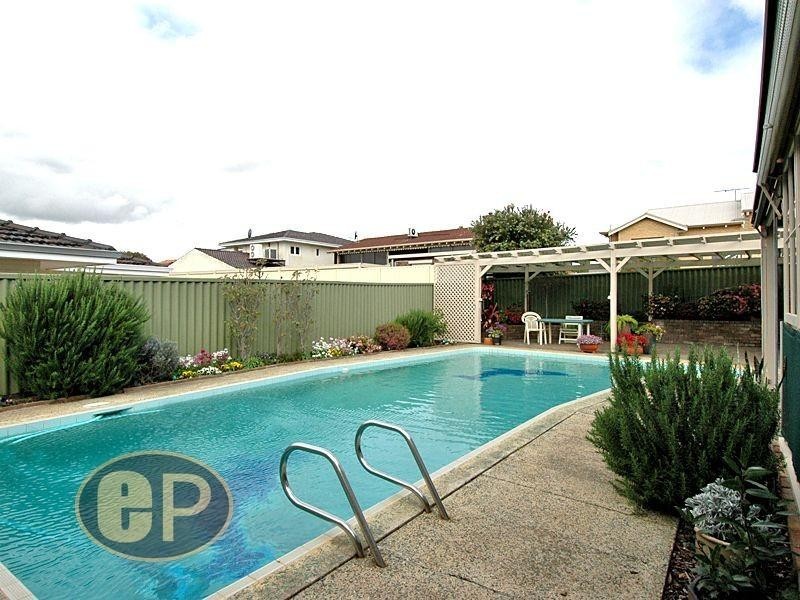 25 Campion Crescent, Attadale WA 6156