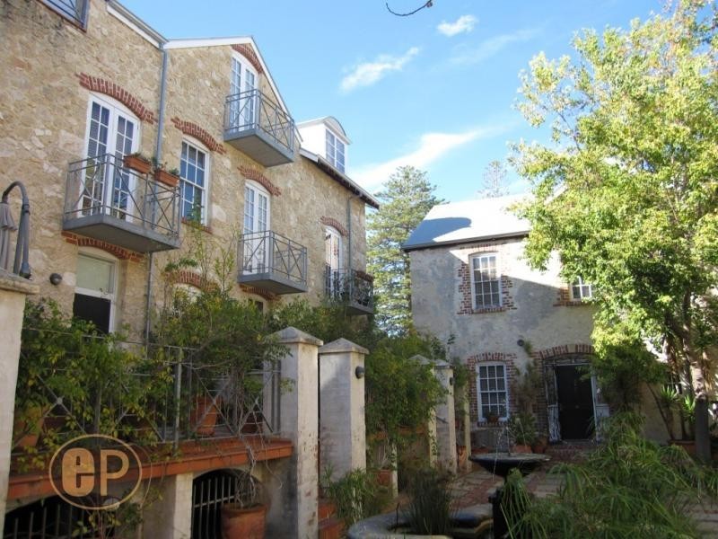 17 Essex Street, Fremantle WA 6160