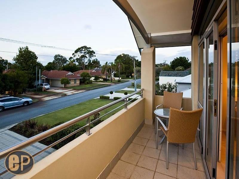 10B Davy Street, Alfred Cove WA 6154