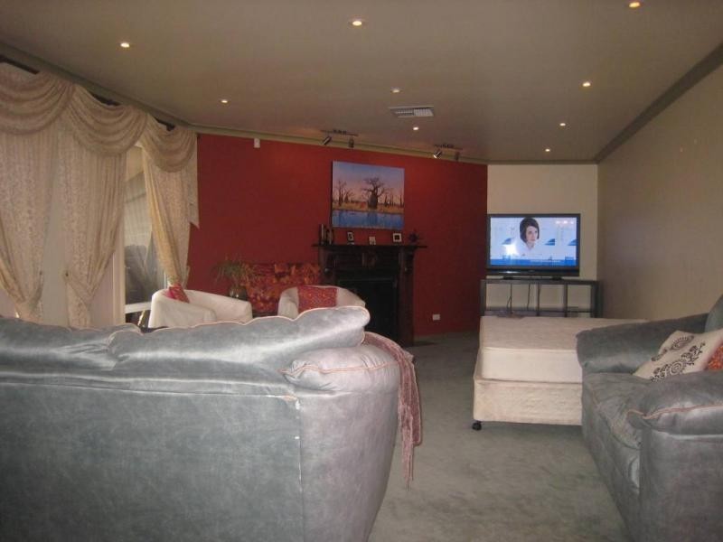 6 Lawler Grove, Winthrop WA 6150