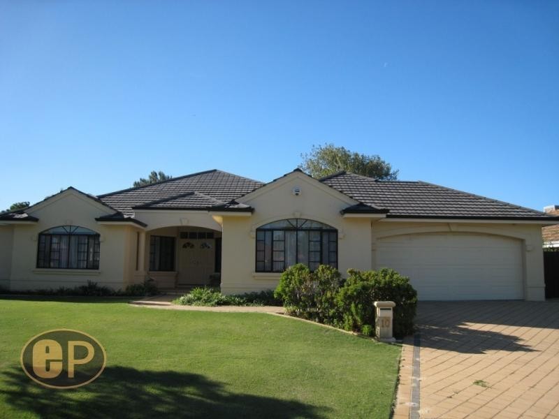 10 Unwin Crescent, Salter Point WA 6152