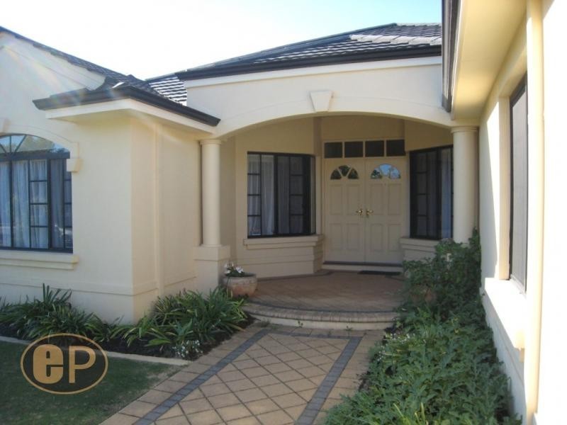 10 Unwin Crescent, Salter Point WA 6152