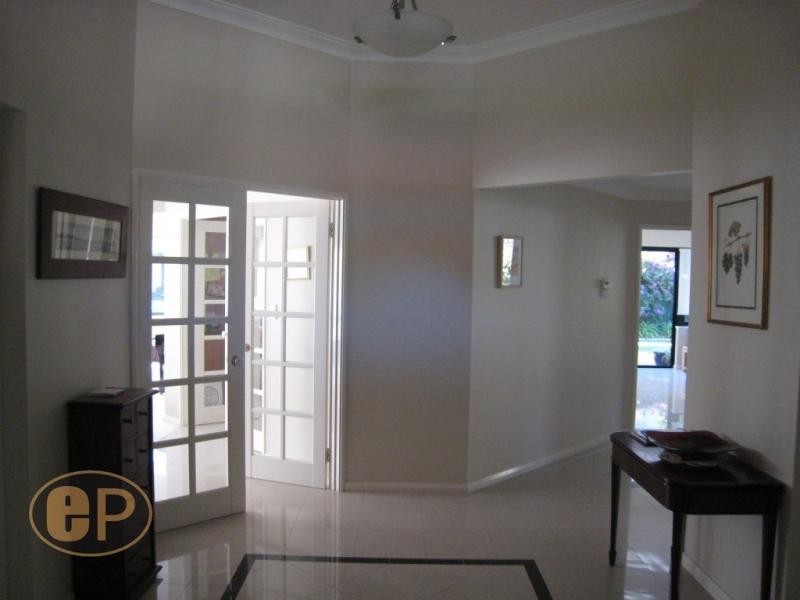 10 Unwin Crescent, Salter Point WA 6152