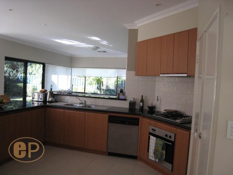 10 Unwin Crescent, Salter Point WA 6152