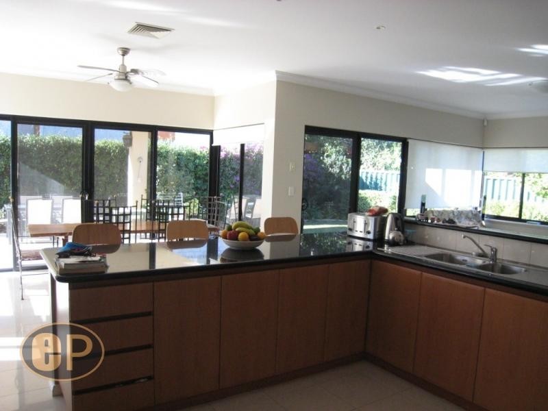 10 Unwin Crescent, Salter Point WA 6152