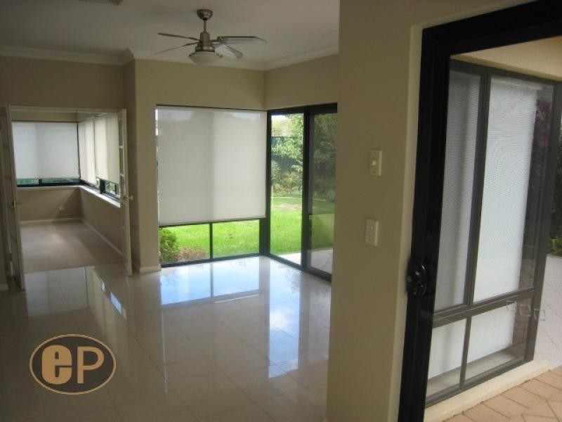 10 Unwin Crescent, Salter Point WA 6152