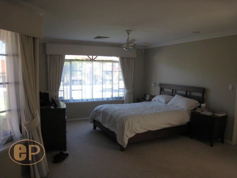 10 Unwin Crescent, Salter Point WA 6152