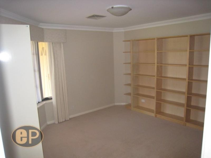 10 Unwin Crescent, Salter Point WA 6152