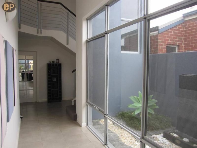 8A Hope Avenue, Salter Point WA 6152