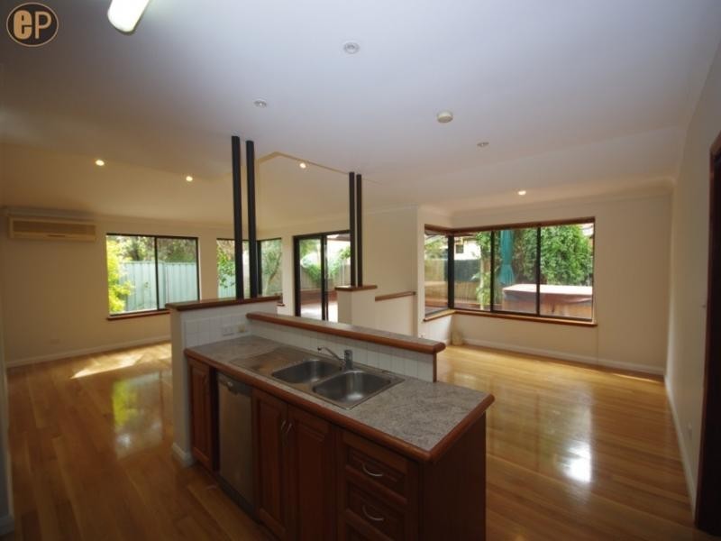 7B Clydesdale Street, Alfred Cove WA 6154