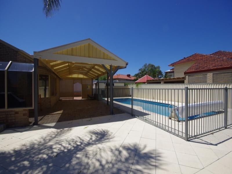 12 Paterson Gardens, Winthrop WA 6150
