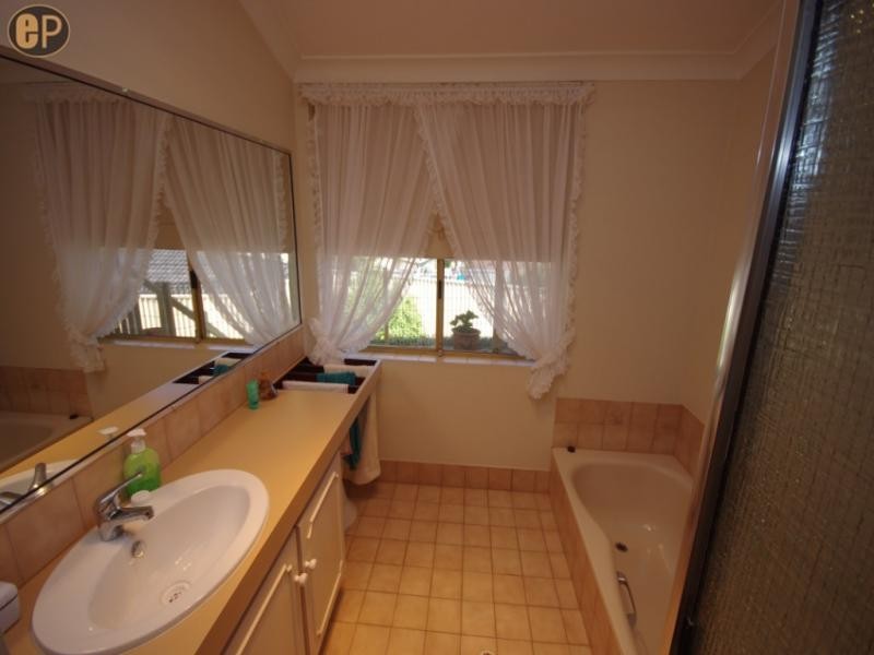 12 Barclay Road, Kardinya WA 6163