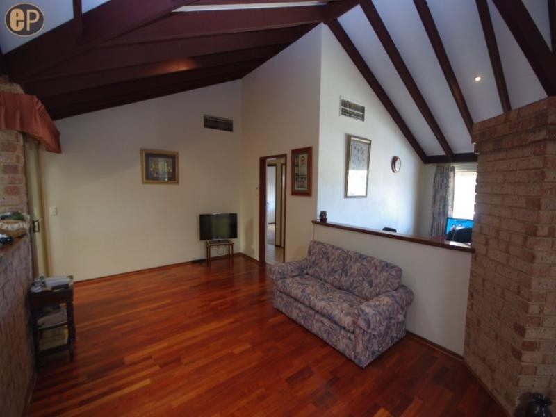 12 Barclay Road, Kardinya WA 6163