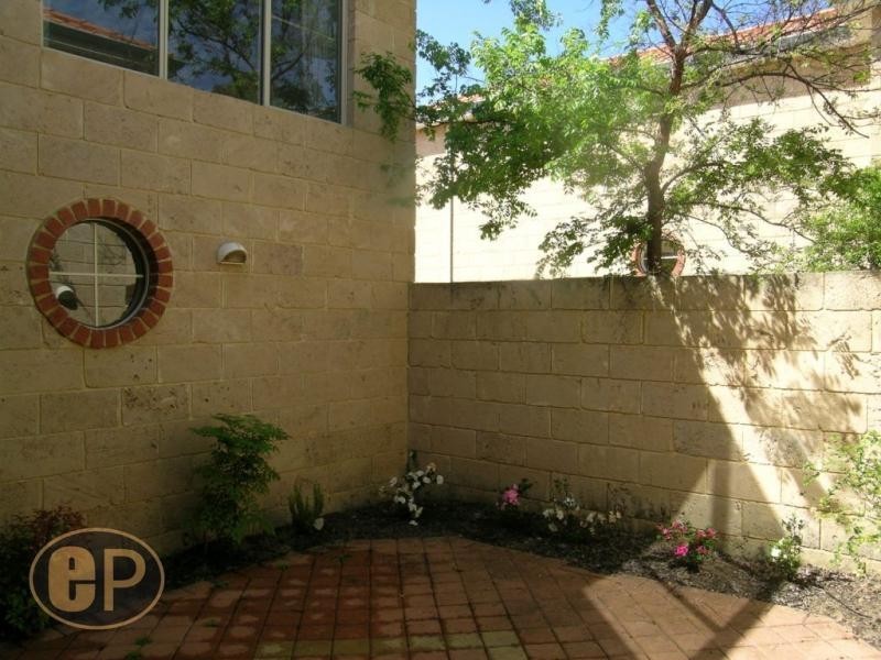 2/15 Renwick Street, South Perth WA 6151