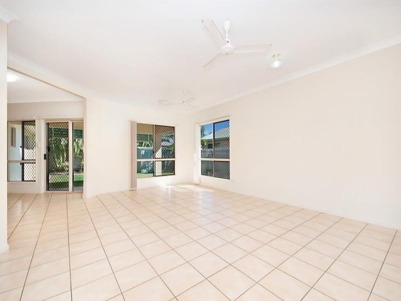 25  Lomond St, Kirwan QLD 4817